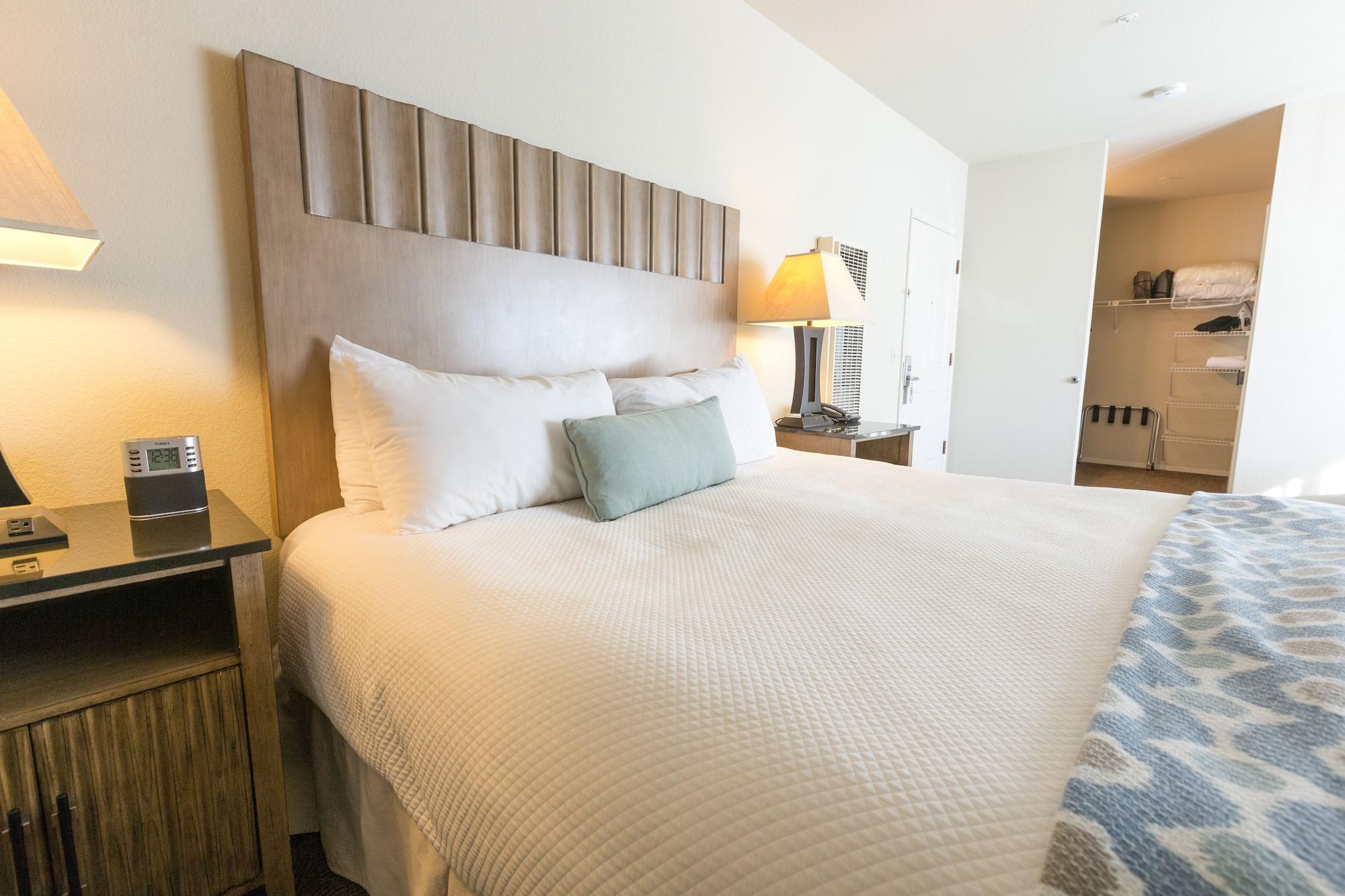 Cambria Landing Inn And Suites エクステリア 写真
