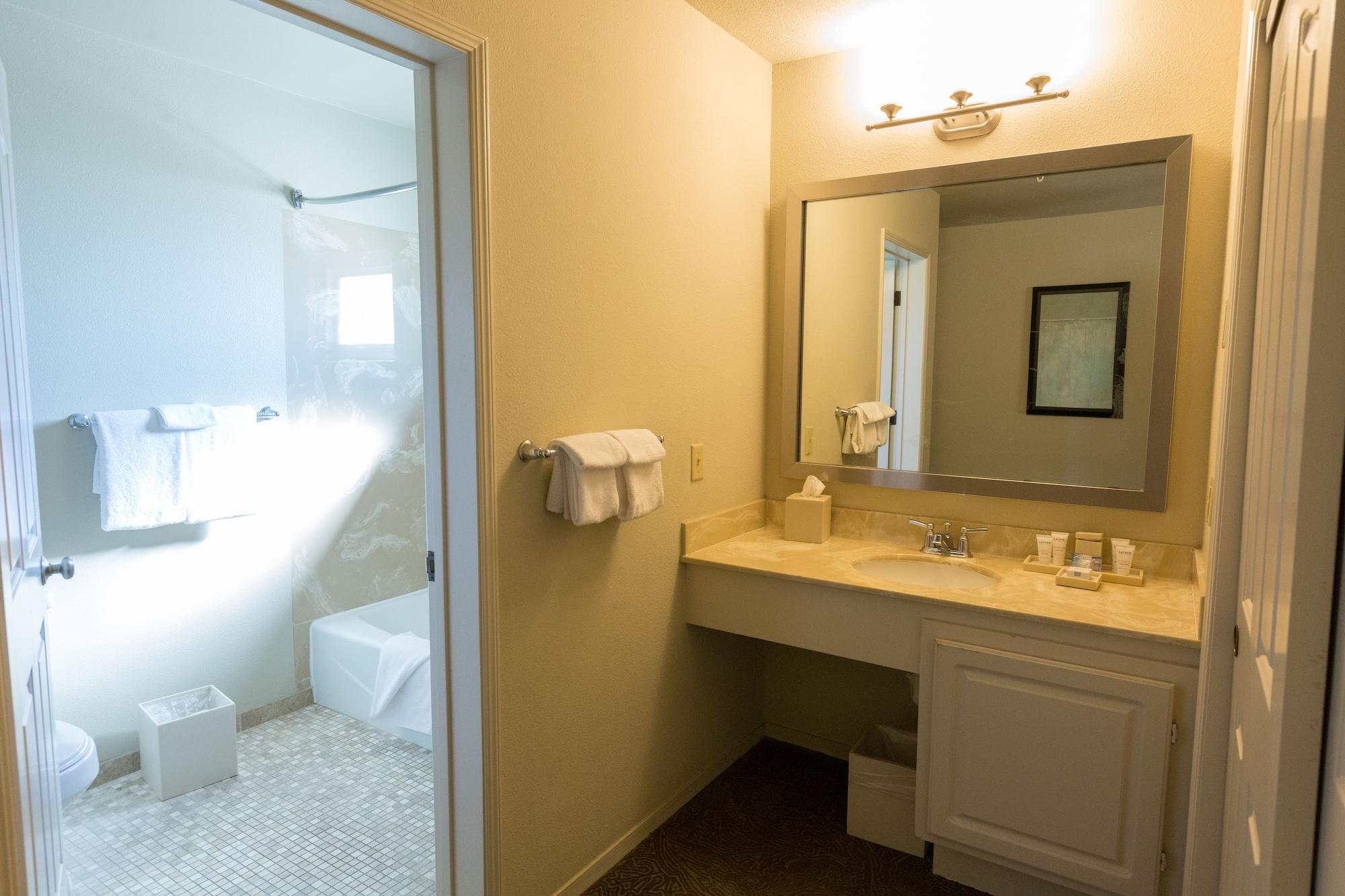 Cambria Landing Inn And Suites エクステリア 写真