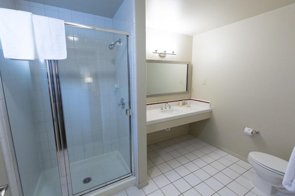 Cambria Landing Inn And Suites エクステリア 写真