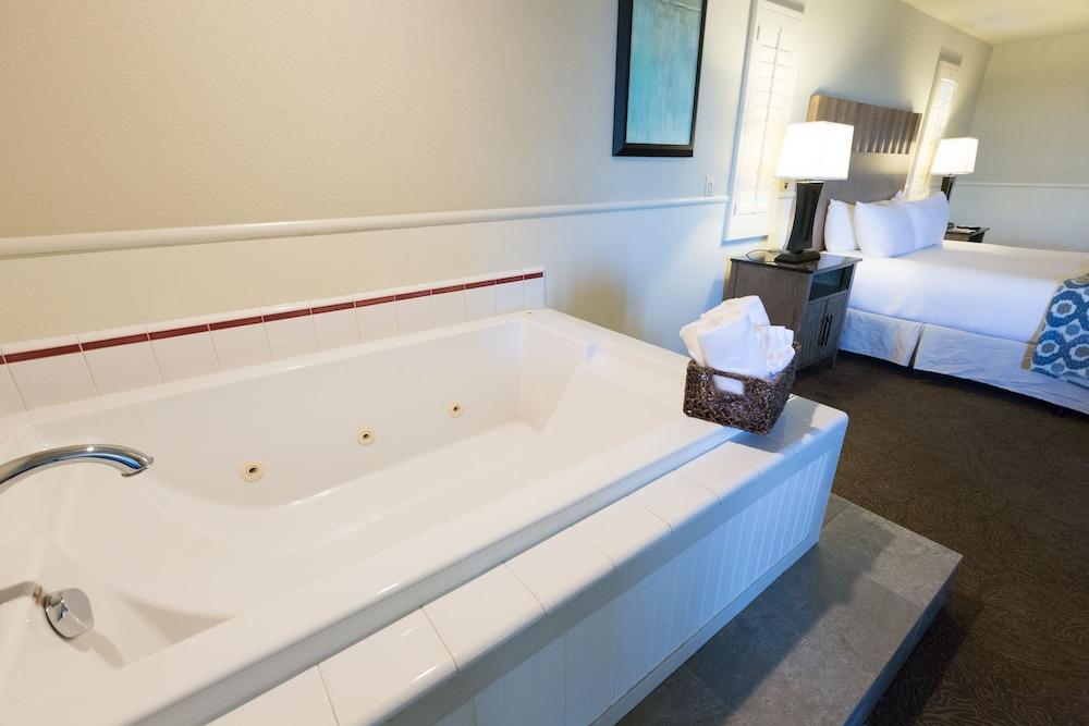 Cambria Landing Inn And Suites エクステリア 写真