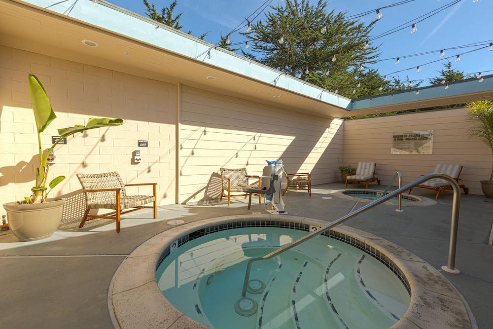 Cambria Landing Inn And Suites エクステリア 写真
