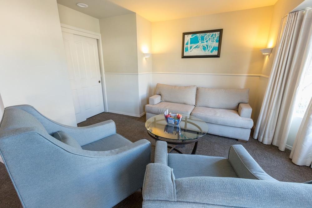 Cambria Landing Inn And Suites エクステリア 写真