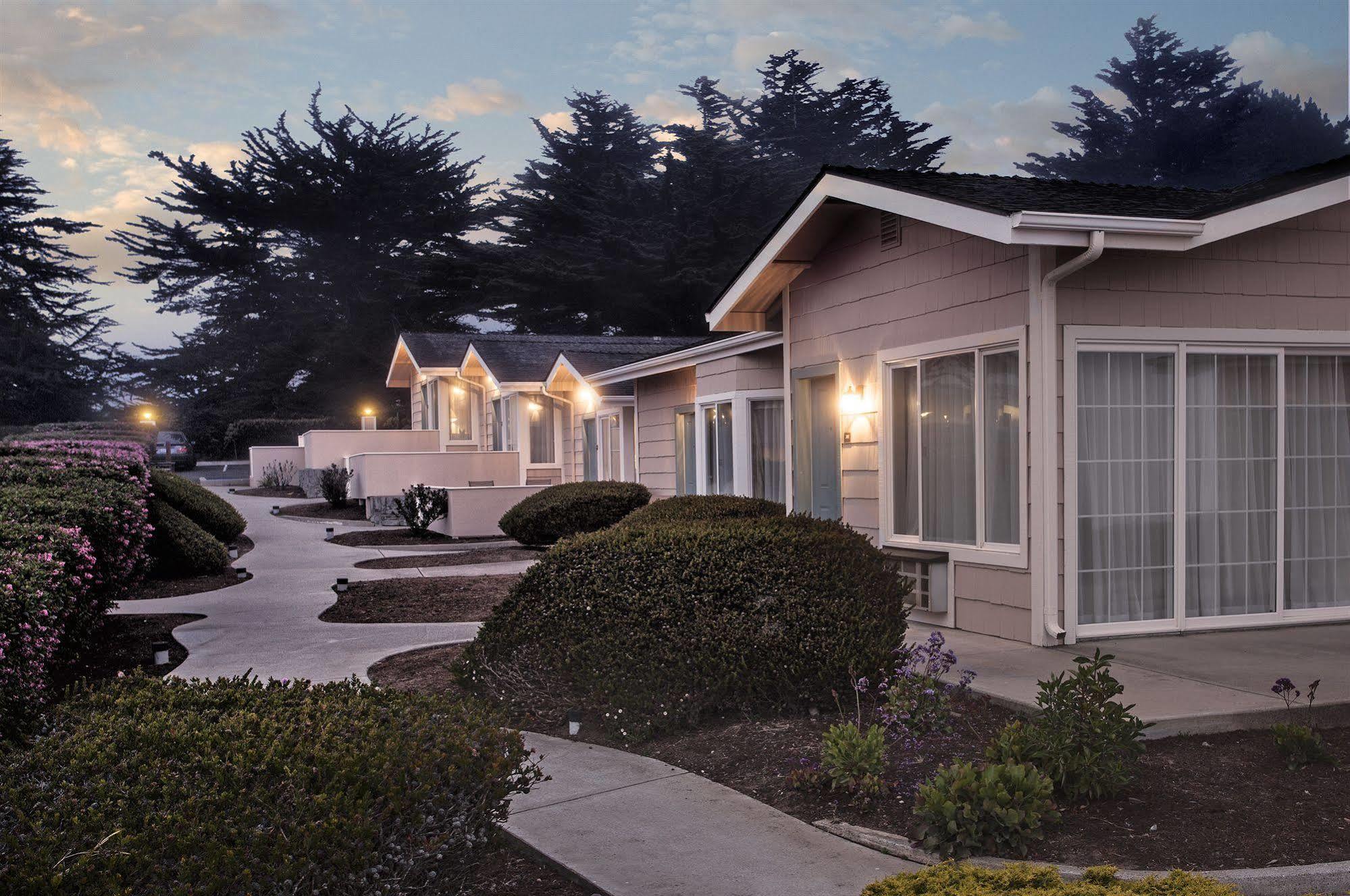 Cambria Landing Inn And Suites エクステリア 写真
