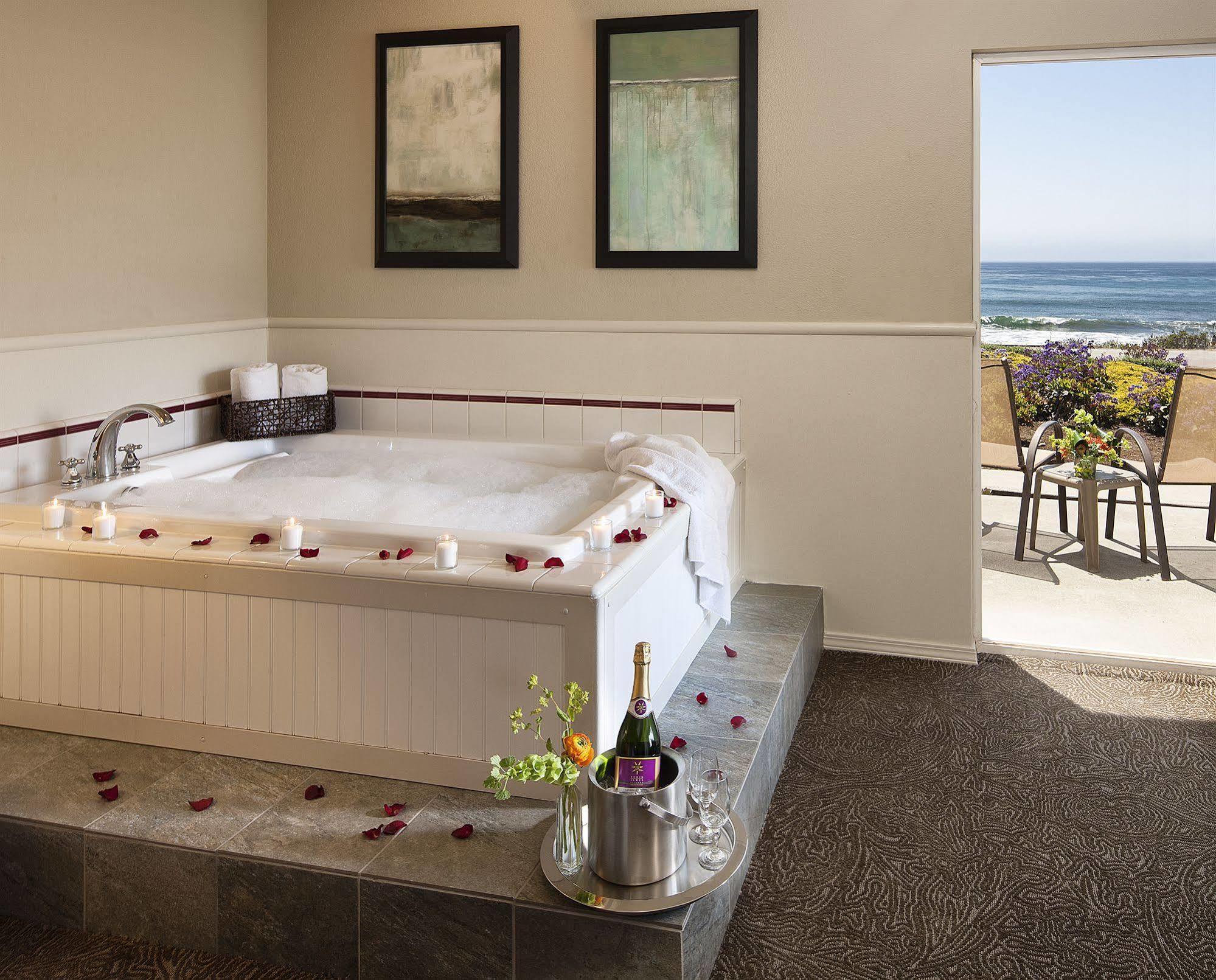 Cambria Landing Inn And Suites エクステリア 写真