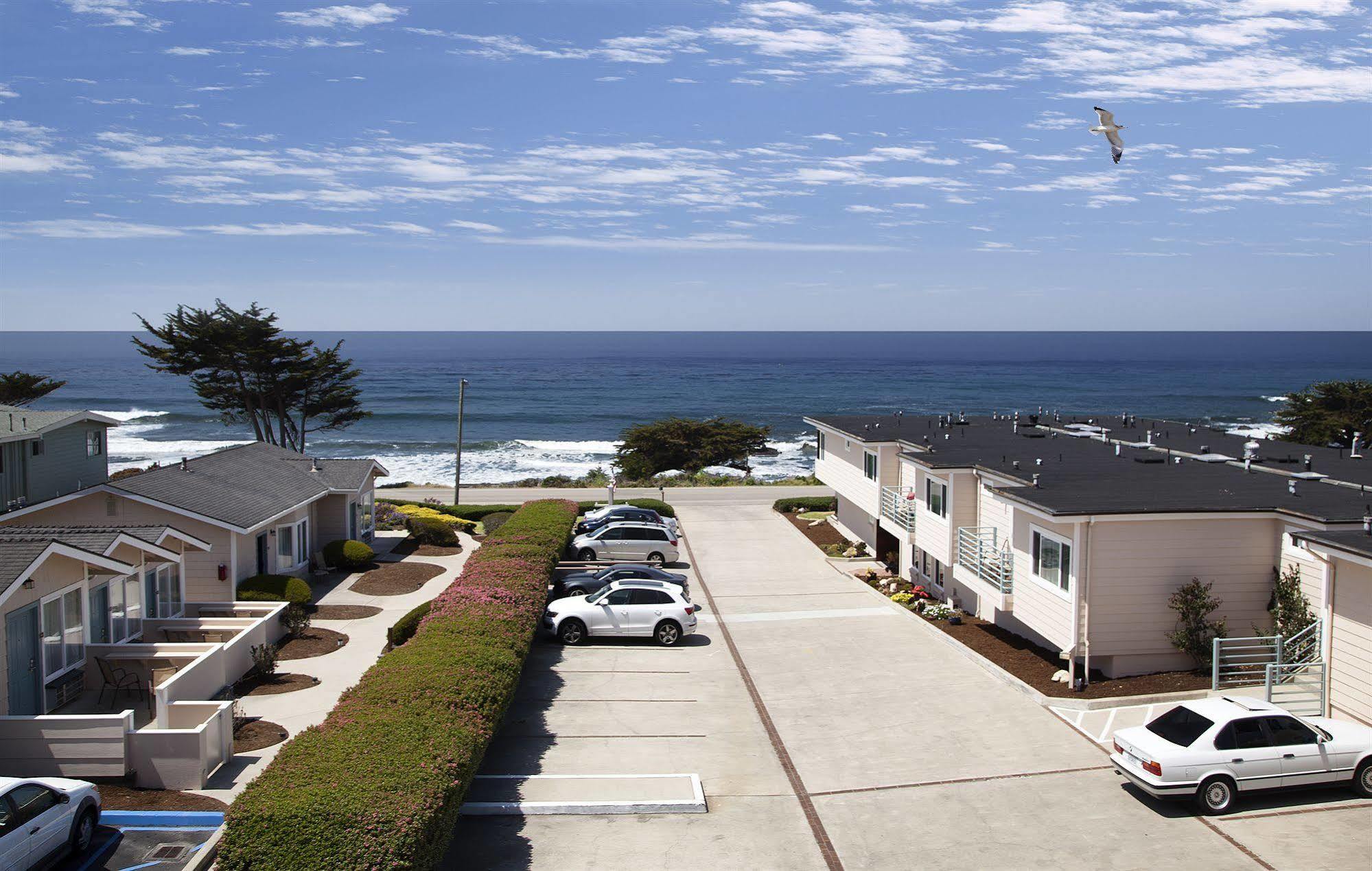 Cambria Landing Inn And Suites エクステリア 写真